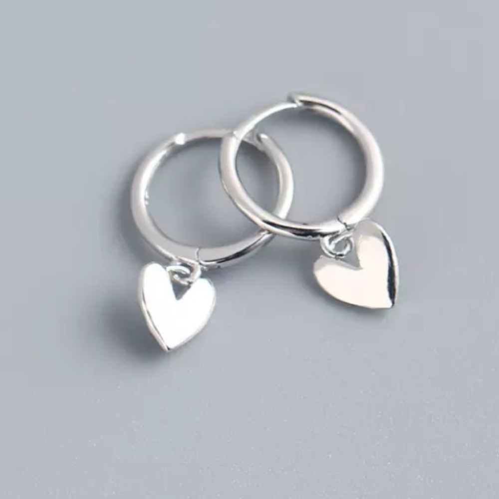 🤍Insta small heart hoop earrings - Picture 2 of 5